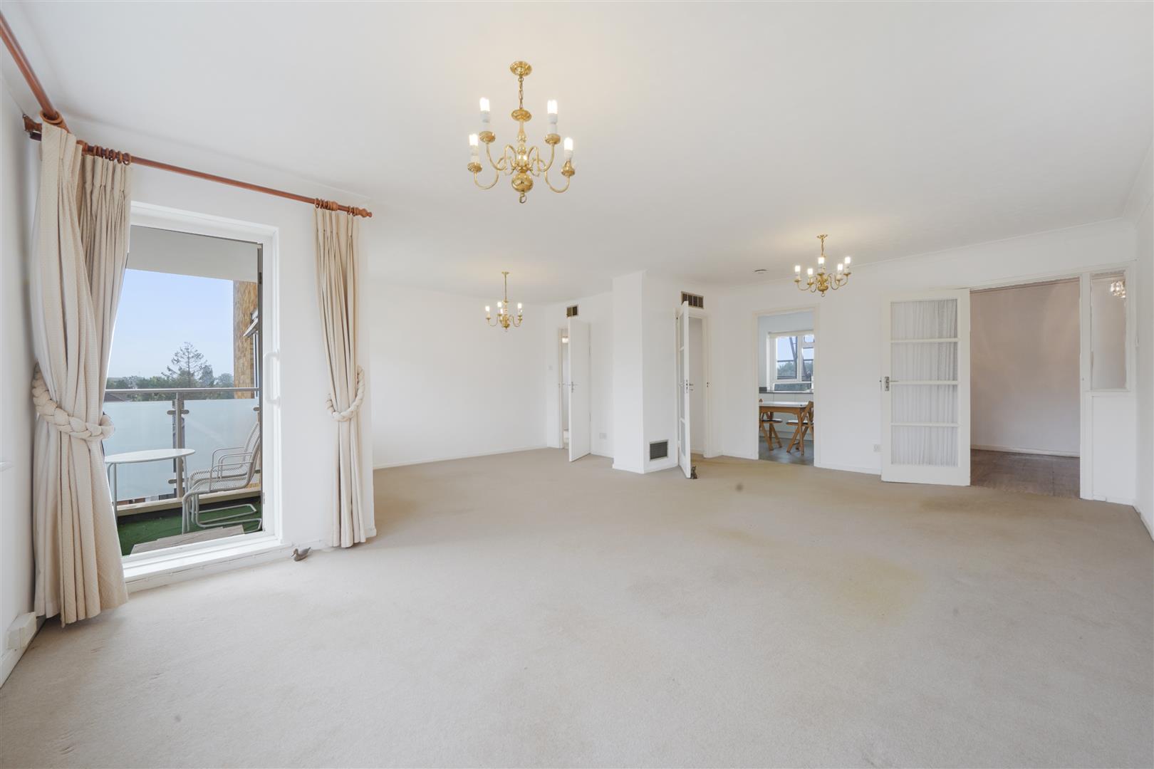 3 bed property in Wickliffe Avenue, London